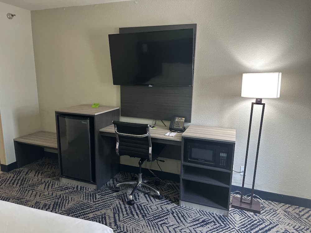 La Quinta Inn by Wyndham Omaha Southwest property views in Omaha, NE — gallery photo 3