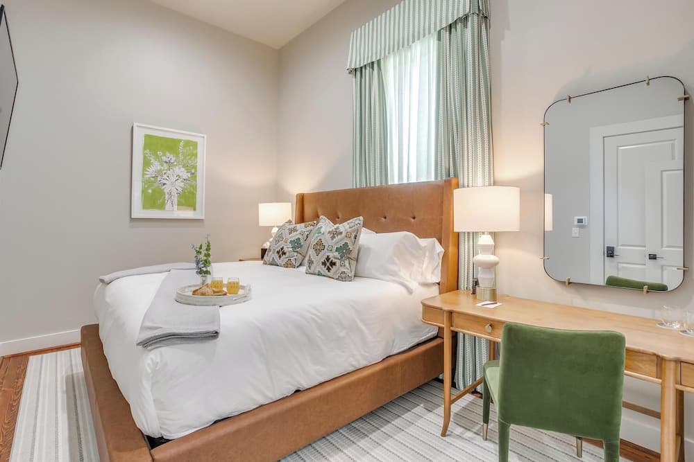 Nutt House Hotel — hotel in Granbury, Texas