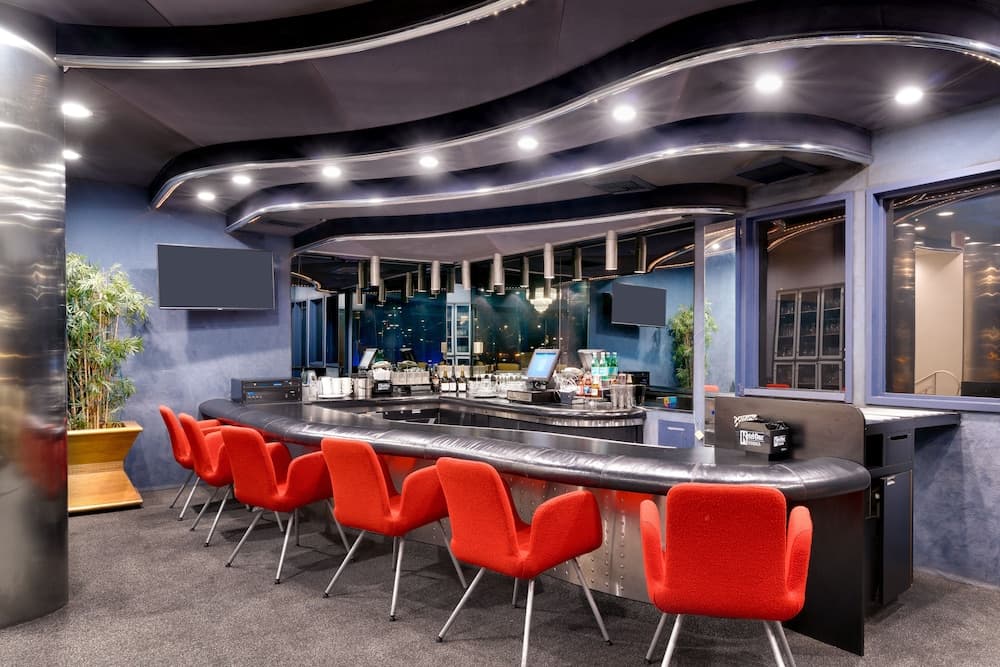 Atrium Hotel at Orange County Airport interior in Irvine, CA — gallery photo 2
