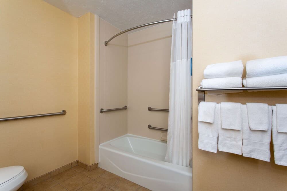 Hampton Inn Waterloo Cedar Valley gallery photo in Waterloo, IA — image 68