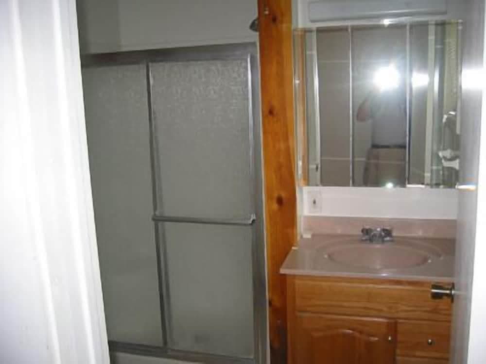 Summer Haven Resort interior in Monticello, IN — gallery photo 2