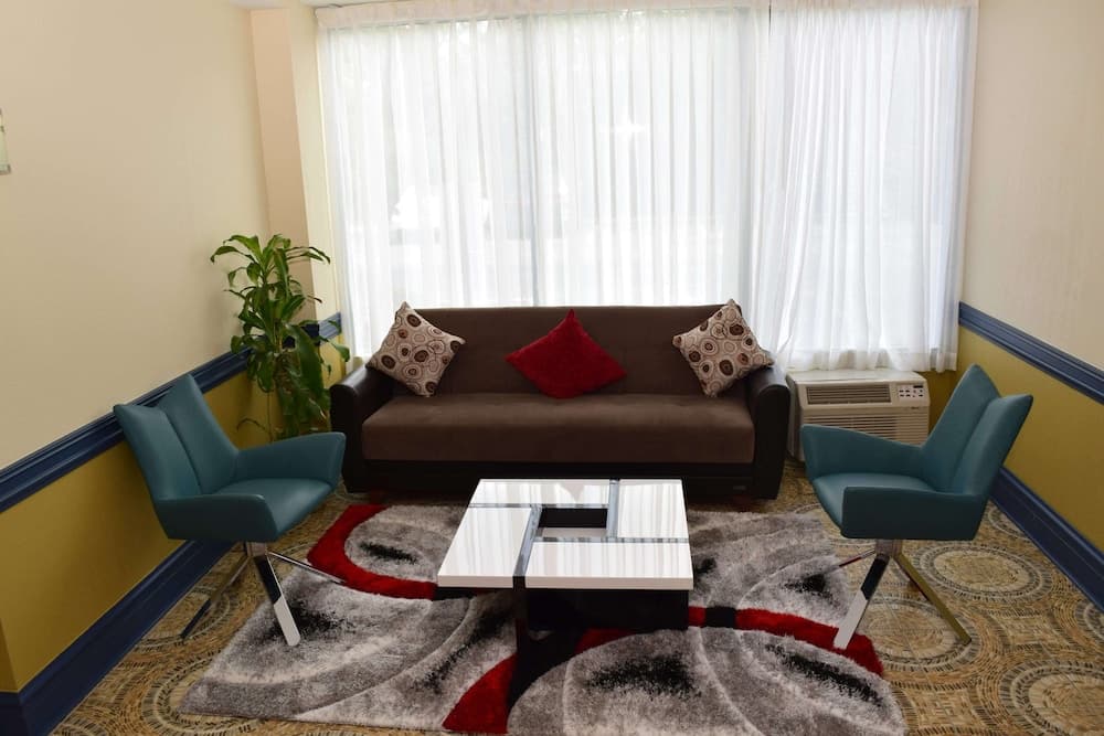 Baymont by Wyndham Addison featured exterior or lobby in Addison, IL — similar hotel