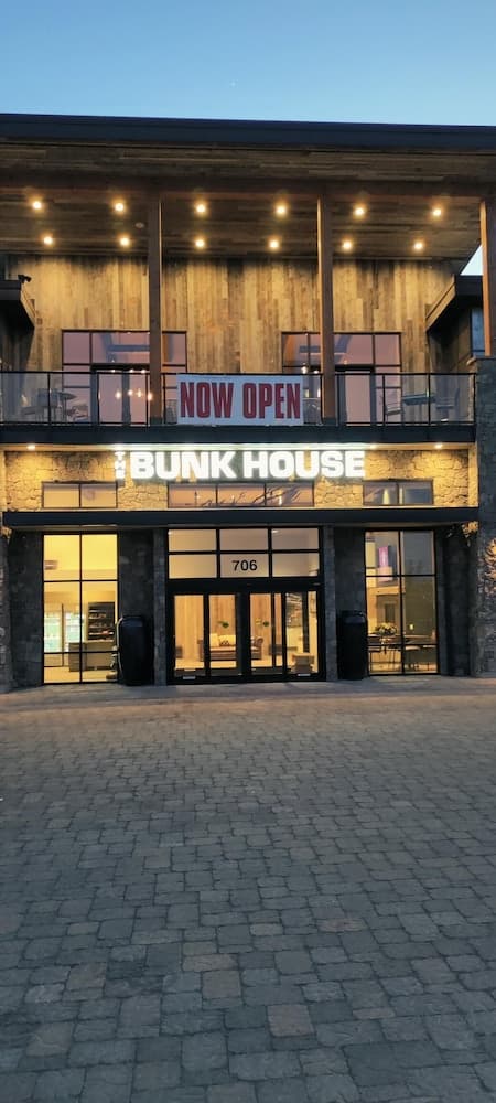 The Bunk House at Cross Keys featured exterior or lobby in Madras, OR — similar hotel