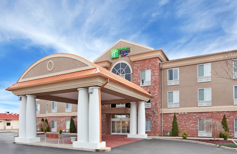 Holiday Inn Express & Suites Farmington by IHG featured exterior or lobby in Farmington, MO — similar hotel