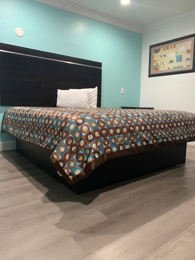 Budget Motel property views in Los Angeles, CA — gallery photo 3