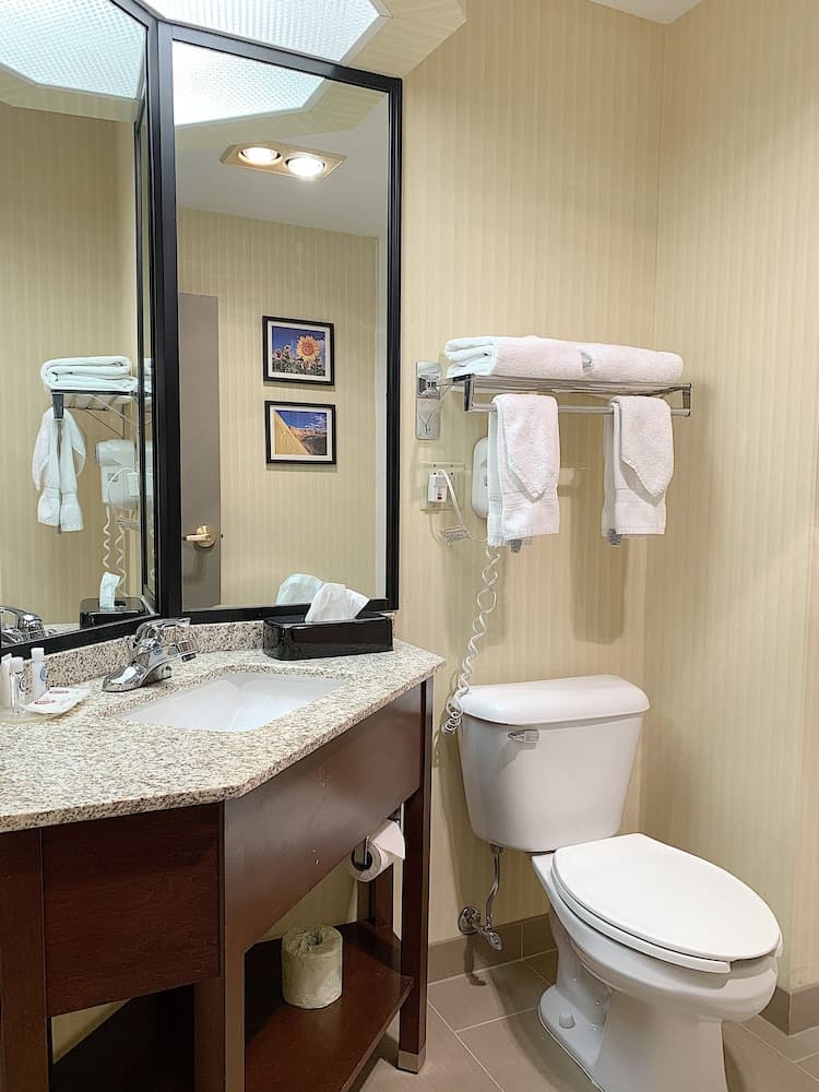 Comfort Inn & Suites Warsaw near US-30 gallery photo in Warsaw, IN — image 17