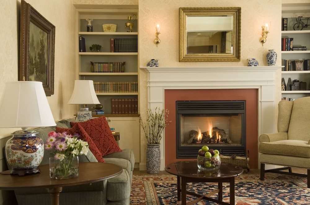 Lake Opechee Inn and Spa interior in Laconia, NH — gallery photo 2