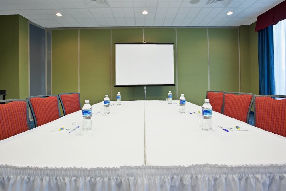 Holiday Inn Express & Suites Akron Regional Airport Area by IHG gallery photo in Akron, OH — image 38