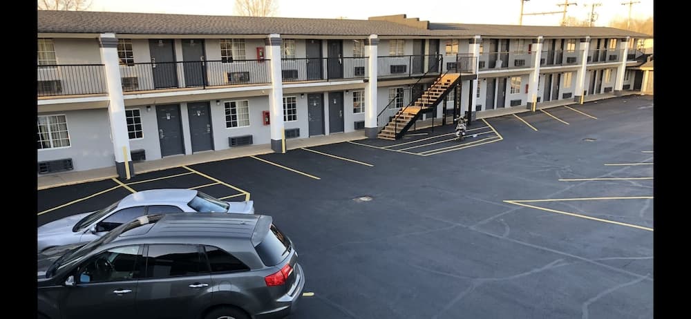 Deluxe Inn Miami, OK — hotel in Miami, Oklahoma