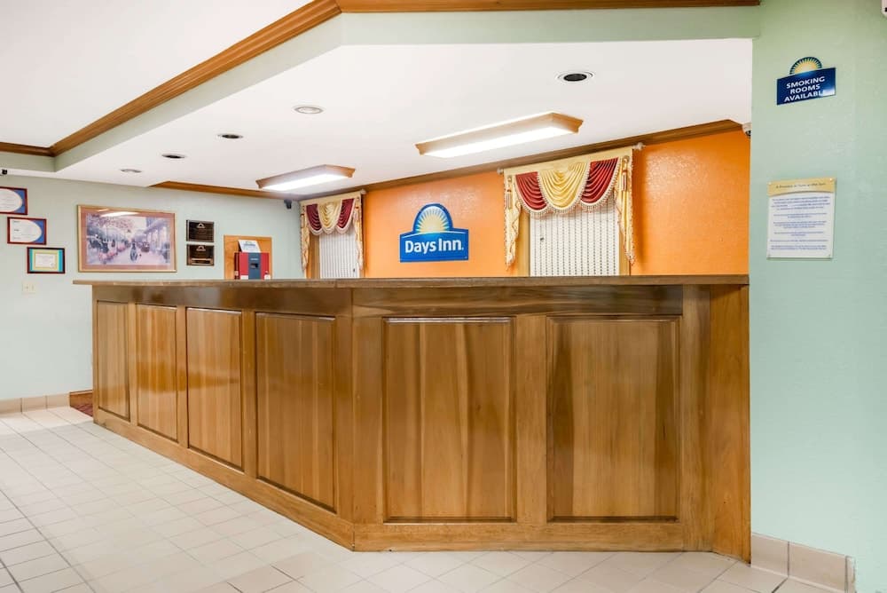Days Inn by Wyndham Amherst interior in Amherst, OH — gallery photo 2