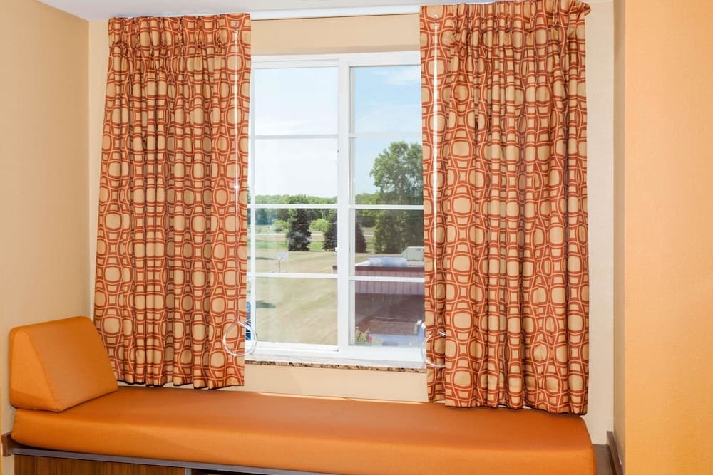 Microtel Inn & Suites by Wyndham South Bend/At Notre Dame Un property views in South Bend, IN — gallery photo 3
