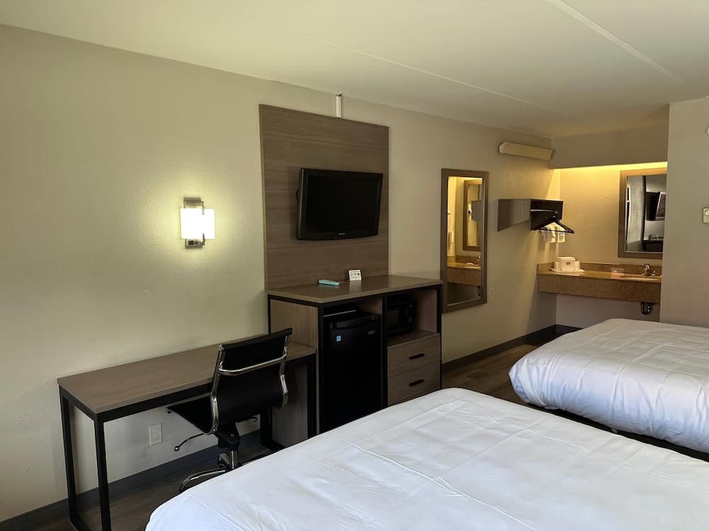 Econo Lodge Hickory property views in Hickory, NC — gallery photo 3