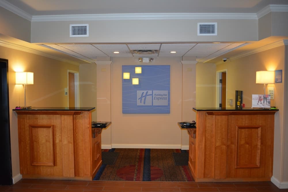 Holiday Inn Express & Suites Lancaster by IHG interior in Lancaster, OH — gallery photo 2