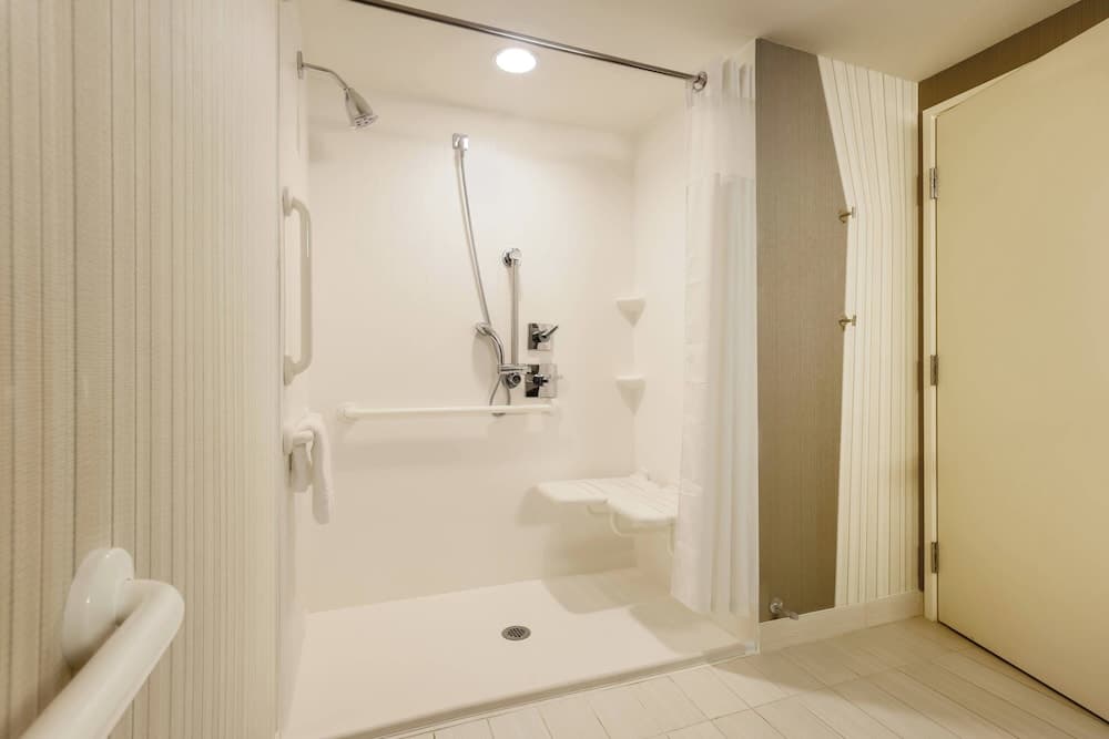 Courtyard by Marriott Dallas Midlothian-Midlothian Conf Ctr interior in Midlothian, TX — gallery photo 2
