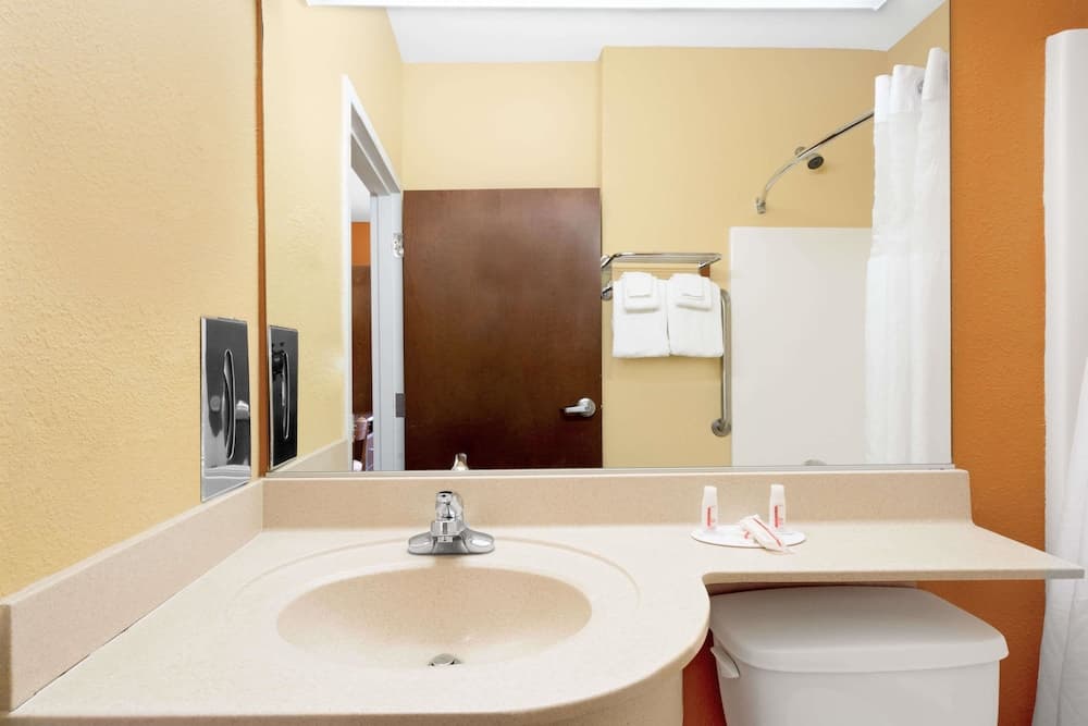 Microtel Inn & Suites by Wyndham Greenville/University Medic gallery photo in Greenville, NC — image 13