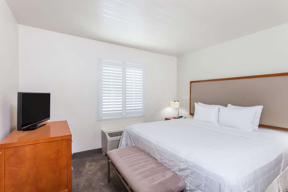 Hawthorn Suites by Wyndham Victorville gallery photo in Victorville, CA — image 15