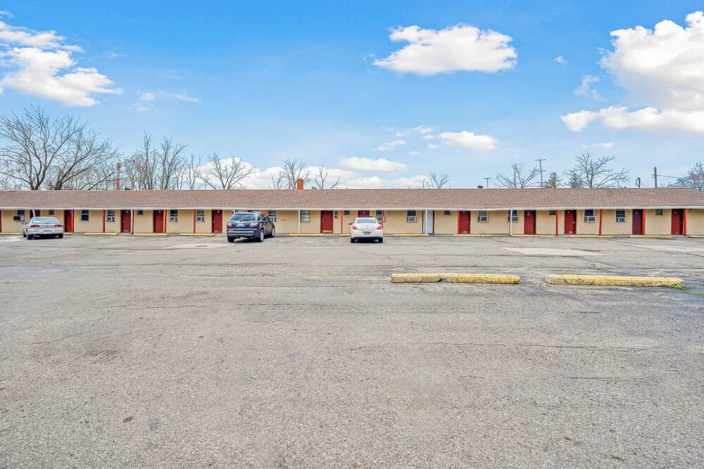 Flint Motel by OYO MI Near I-475 gallery photo in Flint, MI — image 24