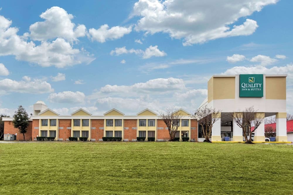Quality Inn & Suites Ruther Glen featured exterior or lobby in Ruther Glen, VA — similar hotel