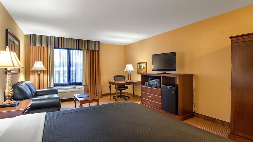 Grand Hotel at Bridgeport interior in Tigard, OR — gallery photo 2
