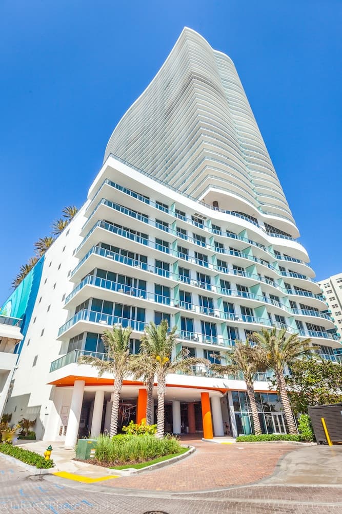 Hyde Beach Condos by Ammos VR featured exterior or lobby in Hollywood, FL — similar hotel