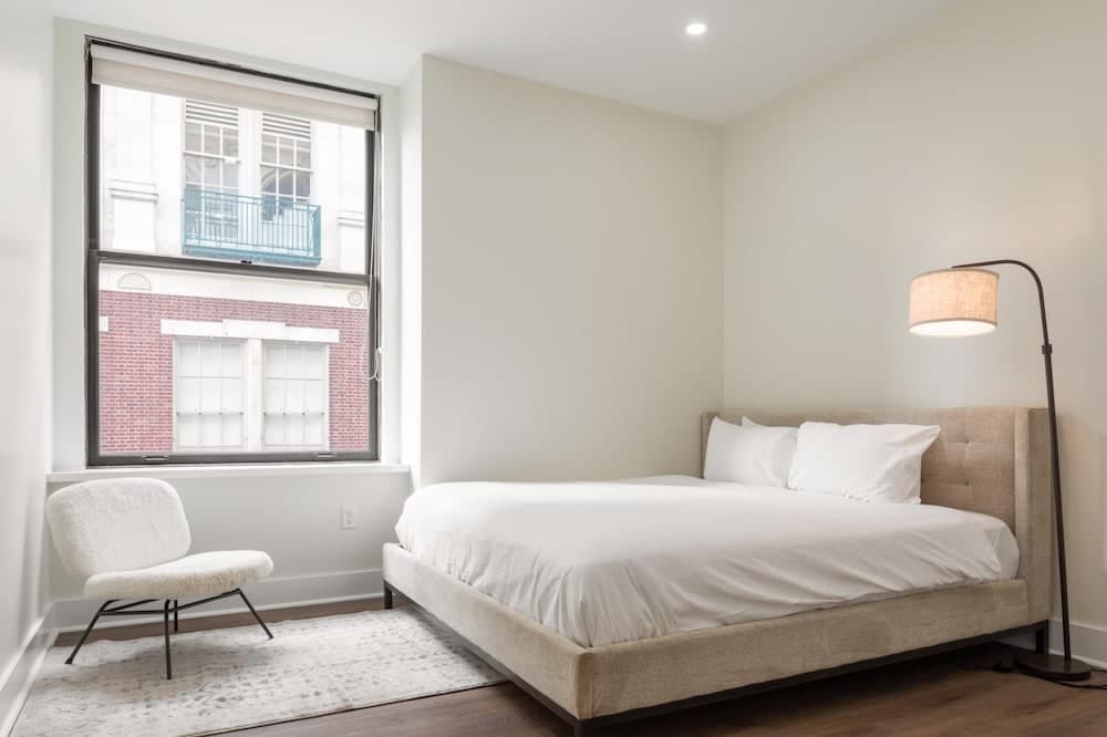 Sosuite Corner 3BR Apt w Park View, W/d, Gym property views in Philadelphia, PA — gallery photo 3