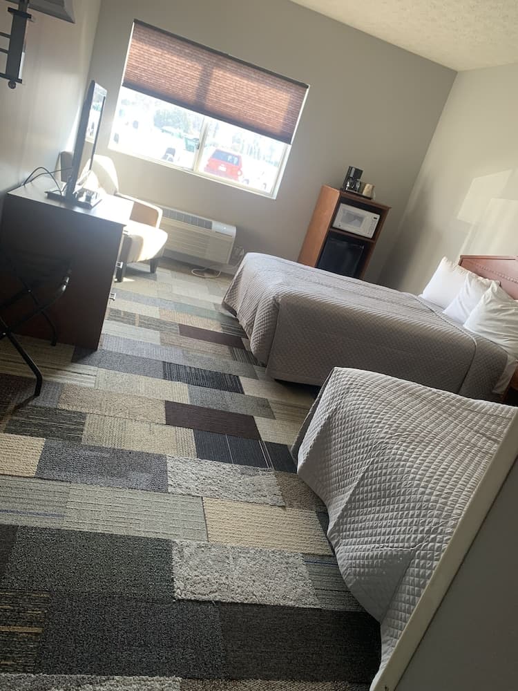 Commodore Perry Inn and Suites gallery photo in Port Clinton, OH — image 7