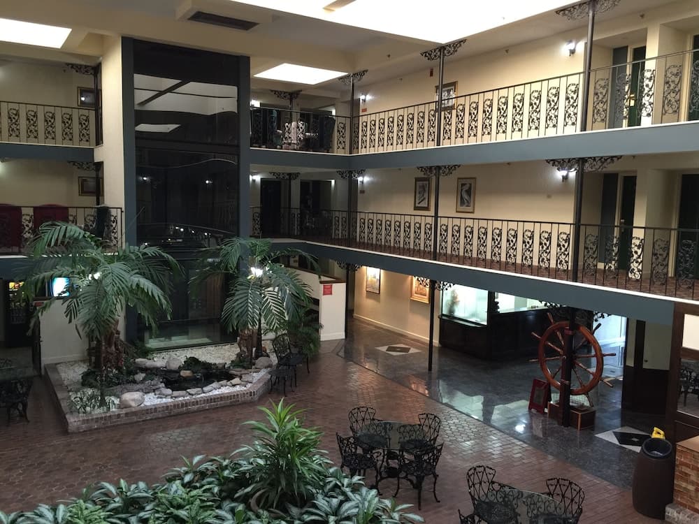 Royal Suites property views in Baton Rouge, LA — gallery photo 3