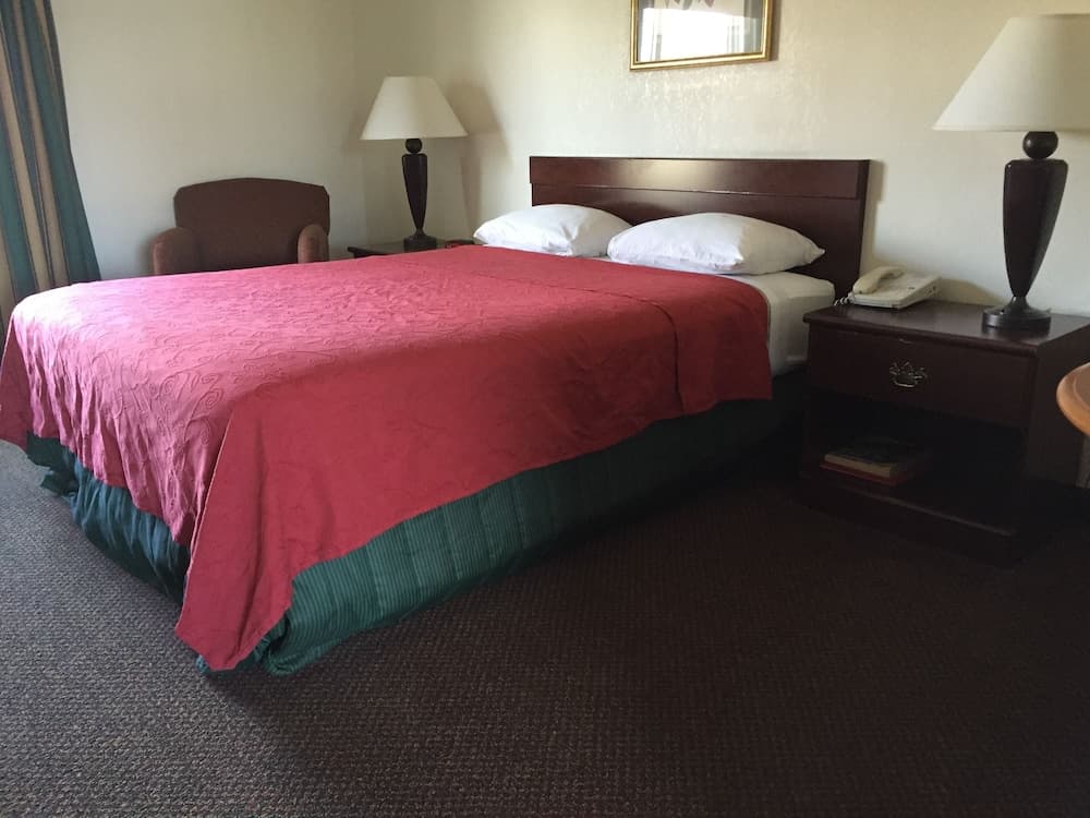 Red Carpet Inn Chambersburg gallery photo in Chambersburg, PA — image 14
