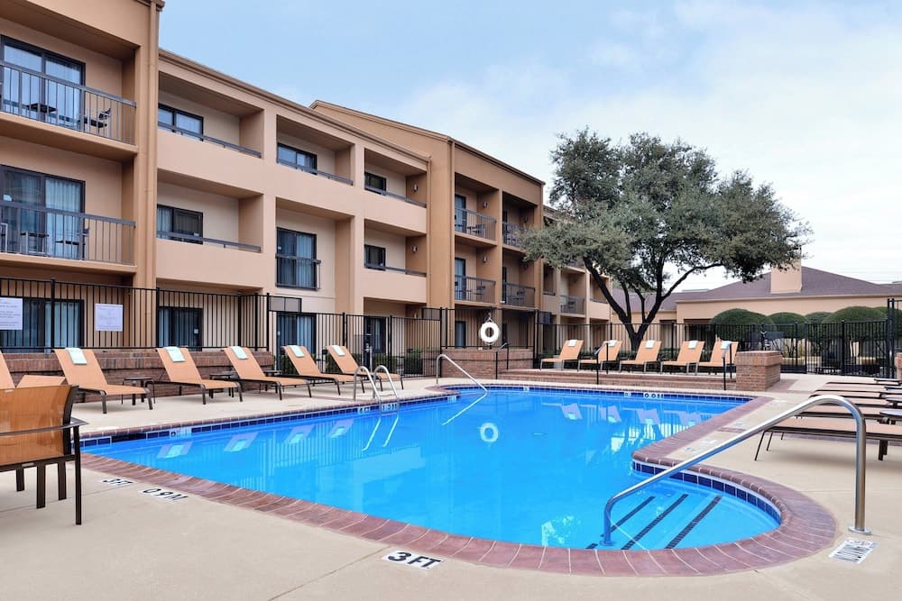 Courtyard by Marriott Dallas Northwest featured exterior or lobby in Dallas, TX — similar hotel