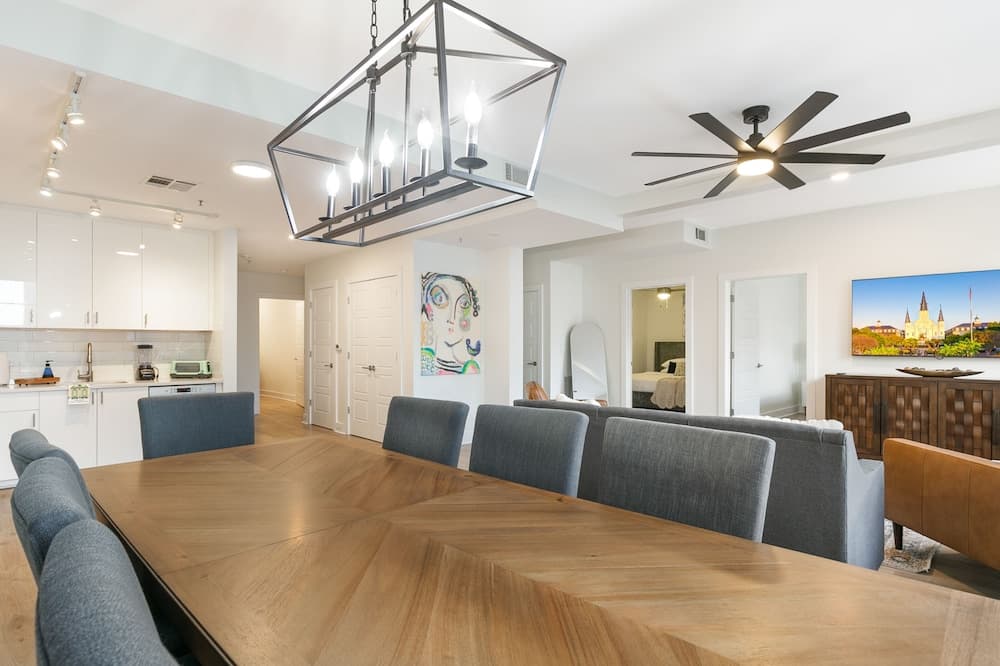 Spacious 4-Bed Condo steps from French Quarter property views in New Orleans, LA — gallery photo 3