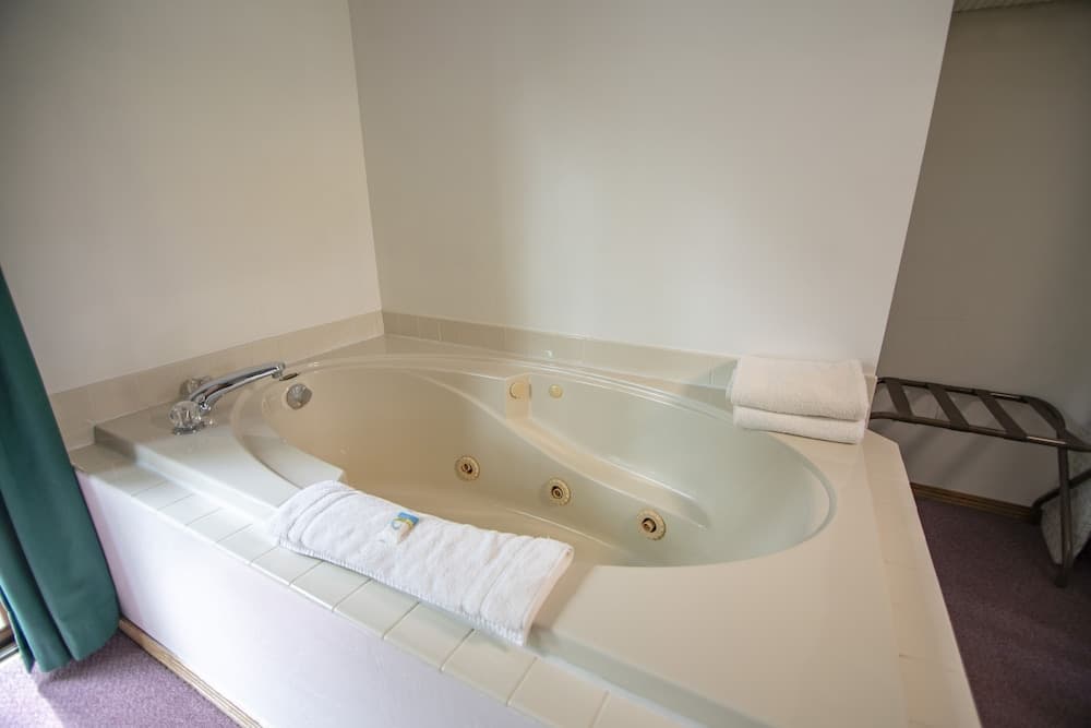 Ridges Inn & Suites property views in Baileys Harbor, WI — gallery photo 3