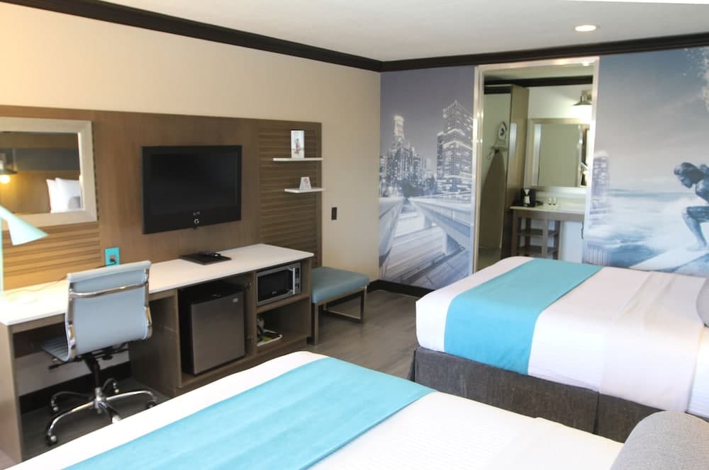 OC Hotel Costa Mesa property views in Costa Mesa, CA — gallery photo 3