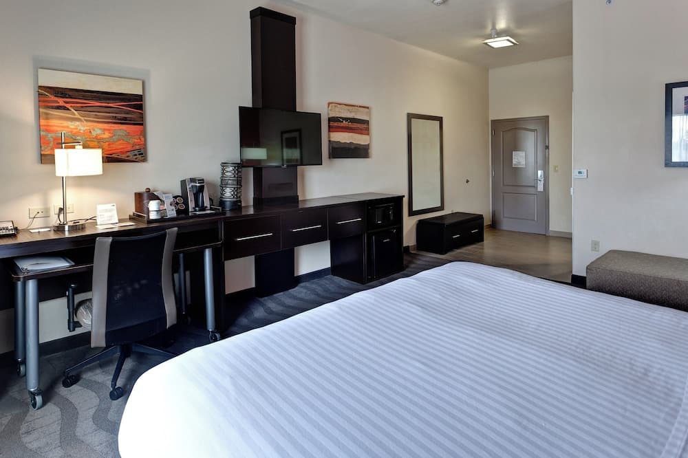 Holiday Inn Express & Suites Wichita Northwest by IHG property views in Maize, KS — gallery photo 3