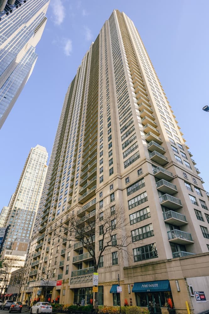 Kasa Magnificent Mile Chicago featured exterior or lobby in Chicago, IL — similar hotel