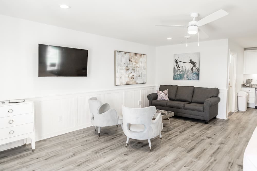 Saltwater Suites gallery photo in Holly Ridge, NC — image 47