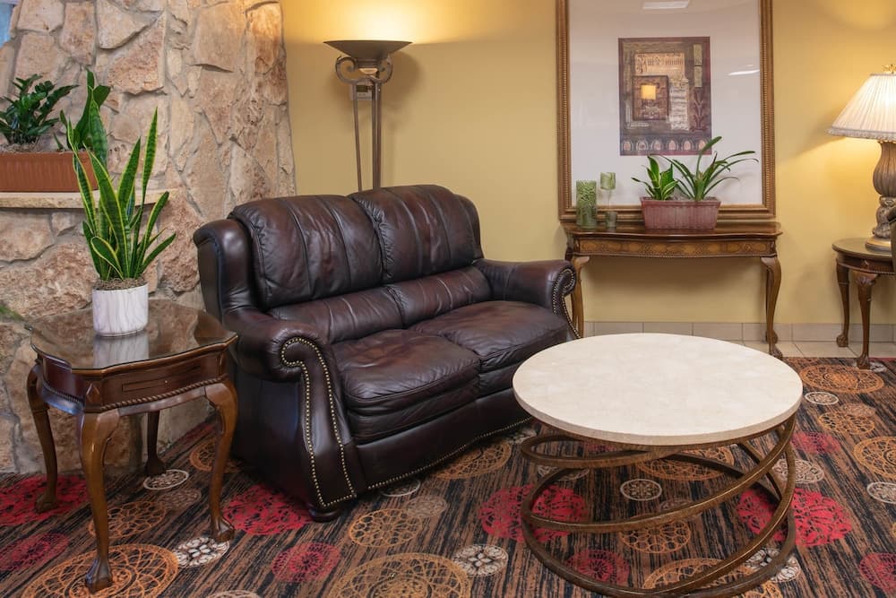 MCM Eleganté Hotel & Suites property views in Lubbock, TX — gallery photo 3