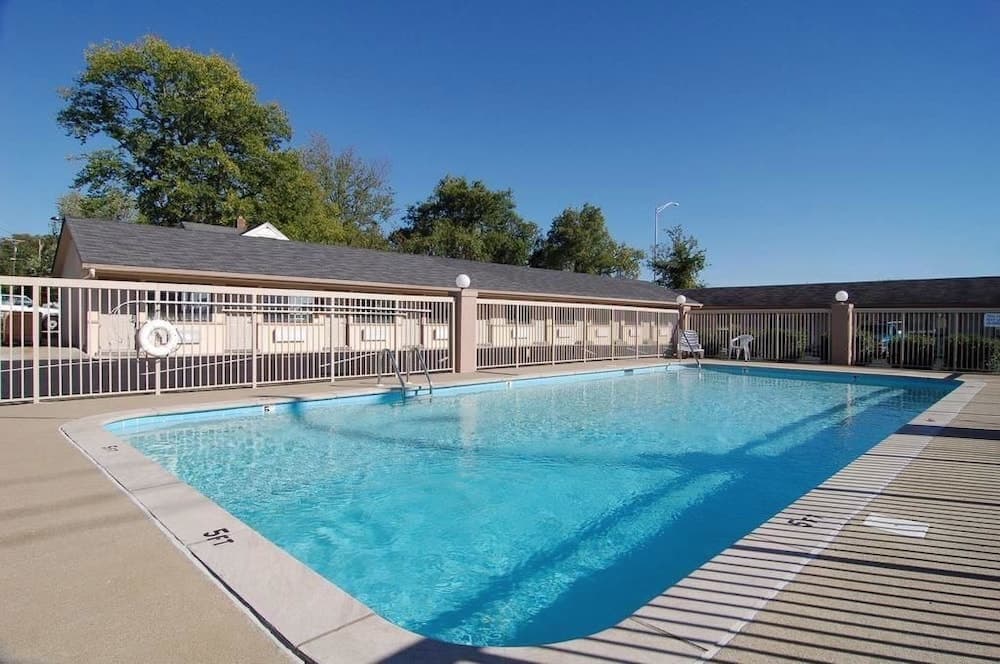 Rodeway Inn Goodlettsville South property views in Goodlettsville, TN — gallery photo 3