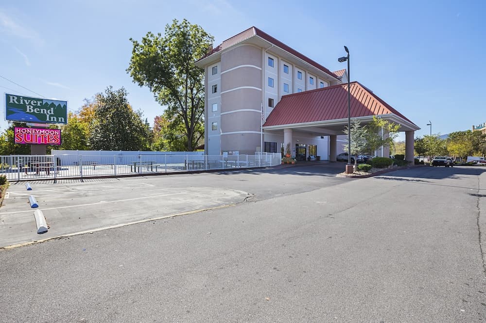 River Bend Inn featured exterior or lobby in Pigeon Forge, TN — similar hotel