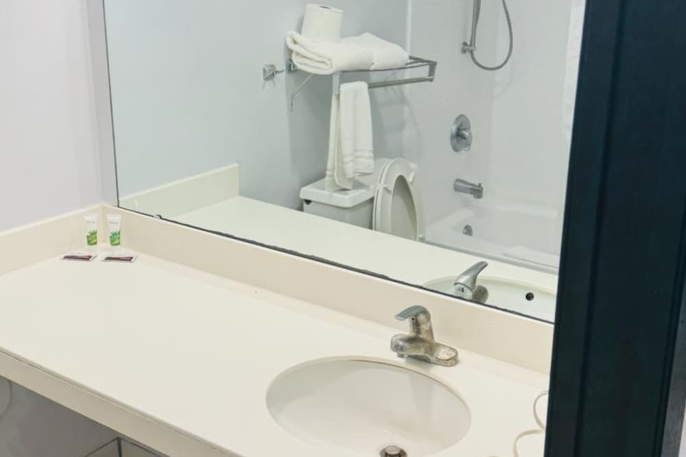 Coratel Inn and Suites La Crosse property views in La Crosse, WI — gallery photo 3