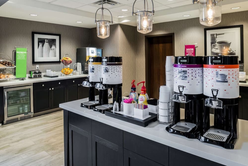Hampton Inn & Suites Wixom gallery photo in Wixom, MI — image 18
