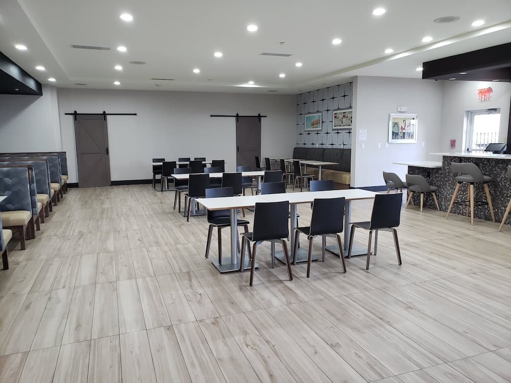 Holiday Inn Southaven Central - Memphis by IHG interior in Southaven, MS — gallery photo 2