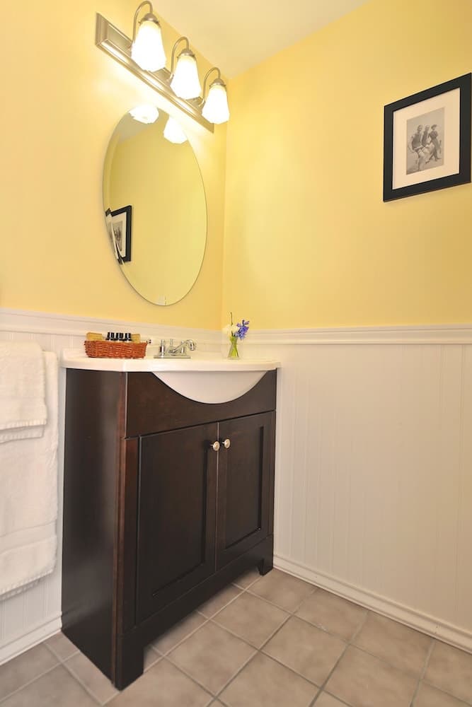 Pequot Hotel gallery photo in Oak Bluffs, MA — image 27