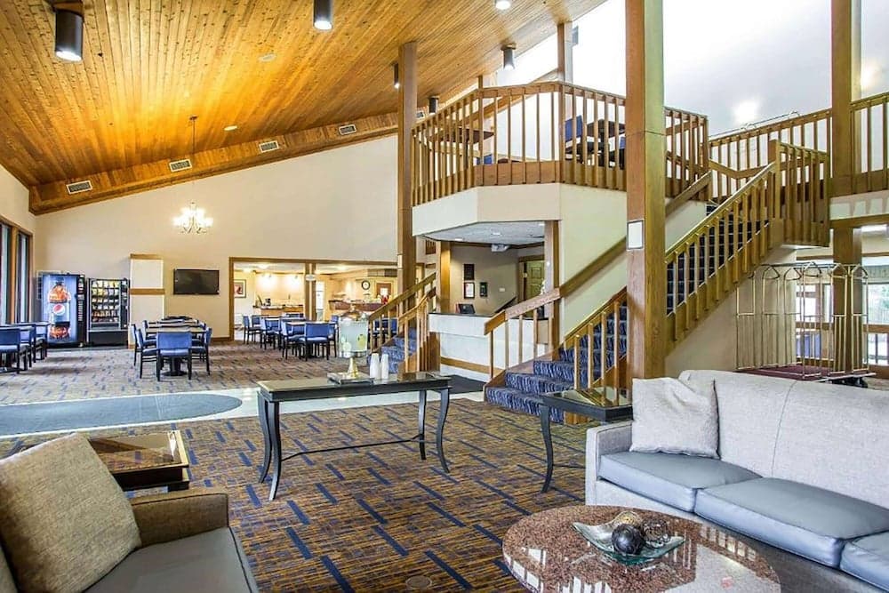 Howard Johnson by Wyndham Merrillville property views in Merrillville, IN — gallery photo 3