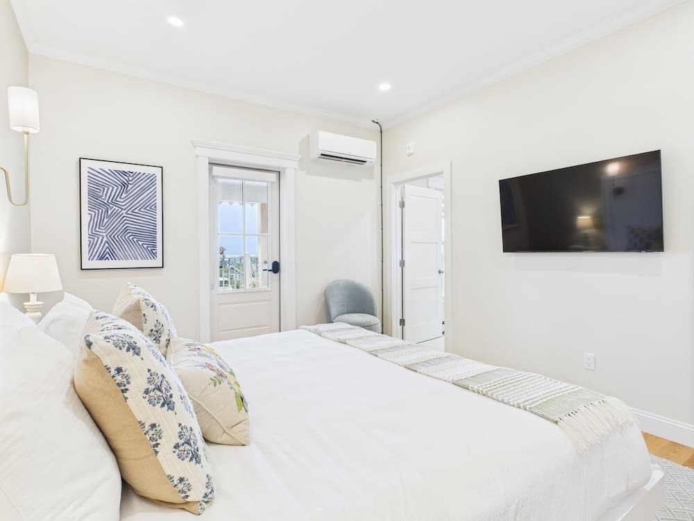 Eureka Hotel property views in New Shoreham — gallery photo 3