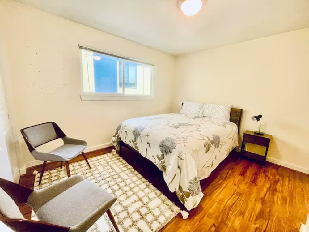 The Seattle Haven - Modern Suites interior in Seattle, WA — gallery photo 2