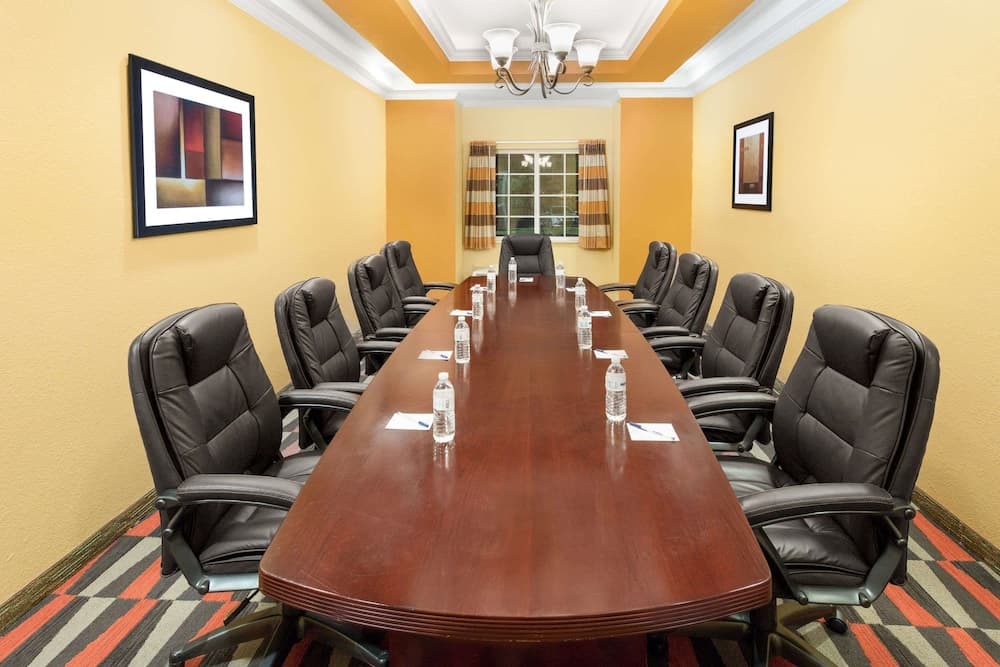 Microtel Inn & Suites by Wyndham Greenville/University Medic gallery photo in Greenville, NC — image 38
