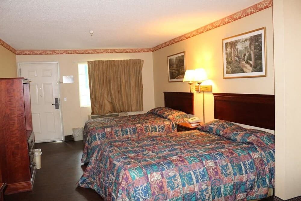Magnolia Bay Hotel & Suites interior in Jonesboro, GA — gallery photo 2