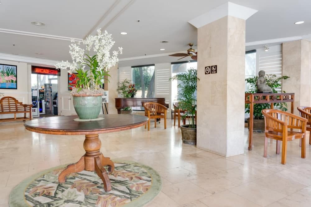 Castle at Waikīkī Grand property views in Honolulu, HI — gallery photo 3