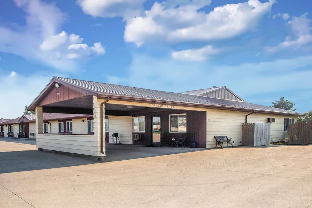 Economy Hotel Drayton featured exterior or lobby in Drayton, ND — similar hotel