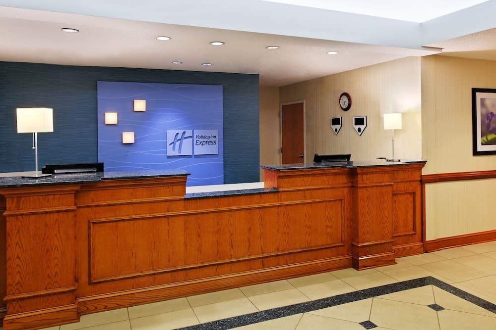 Holiday Inn Express Hotel & Suites Richmond-Brandermill by IHG interior in Midlothian, VA — gallery photo 2